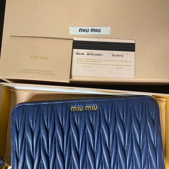 MIU MIU MATELASSE ZIPPER WALLET - Picture 11 of 16